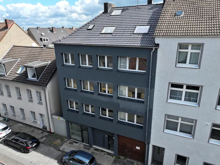 Viergeschossiges Wohn- und Geschäftshaus Siemensstraße 11 in Essen-Altendorf von der Straße